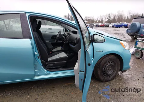 2013 Toyota Prius C Two from USA, damaged, VIN JTDKDTB33D1035301